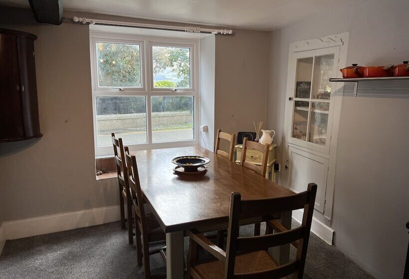 Residència Traditional 3 Bed Cottage, Log Burner & Sea Views!