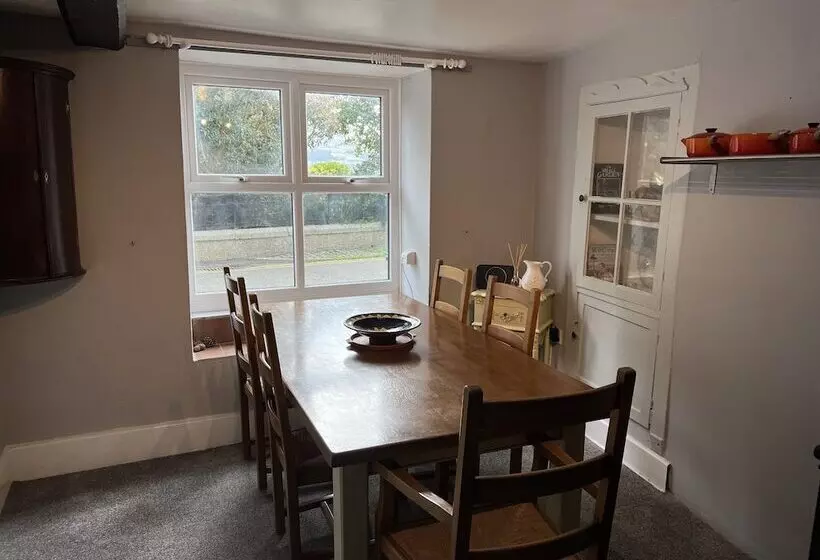 レジデンス Traditional 3 Bed Cottage, Log Burner & Sea Views!