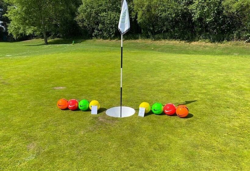 منتجع Appletree Holiday Park