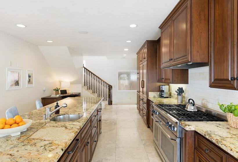 Shoreline By Avantstay Spectacular Beachfront Home W/ Fire Pit, Spa & Pool Table