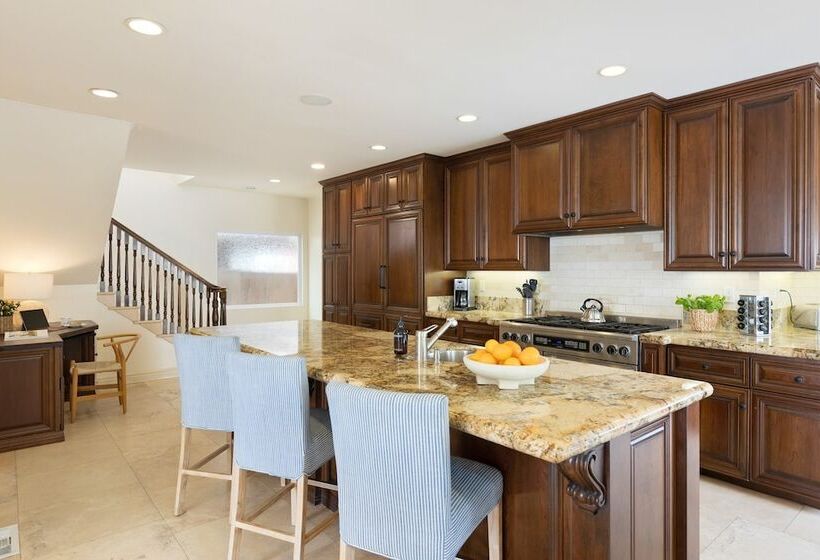 Shoreline By Avantstay Spectacular Beachfront Home W/ Fire Pit, Spa & Pool Table