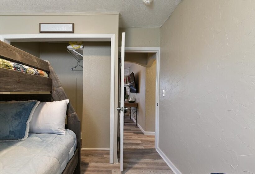 Stay N Play Downtown Branson Free Trolley Or Walk To All The Fun!!