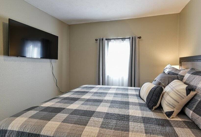 Stay N Play Downtown Branson Free Trolley Or Walk To All The Fun!!