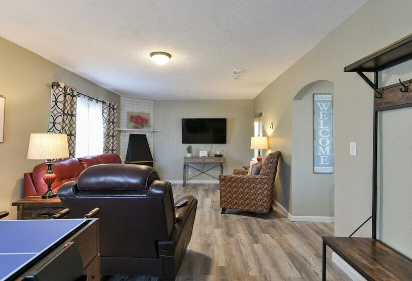 Stay N Play Downtown Branson Free Trolley Or Walk To All The Fun!!