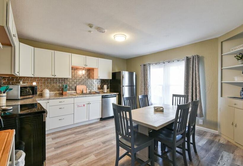 Stay N Play Downtown Branson Free Trolley Or Walk To All The Fun!!