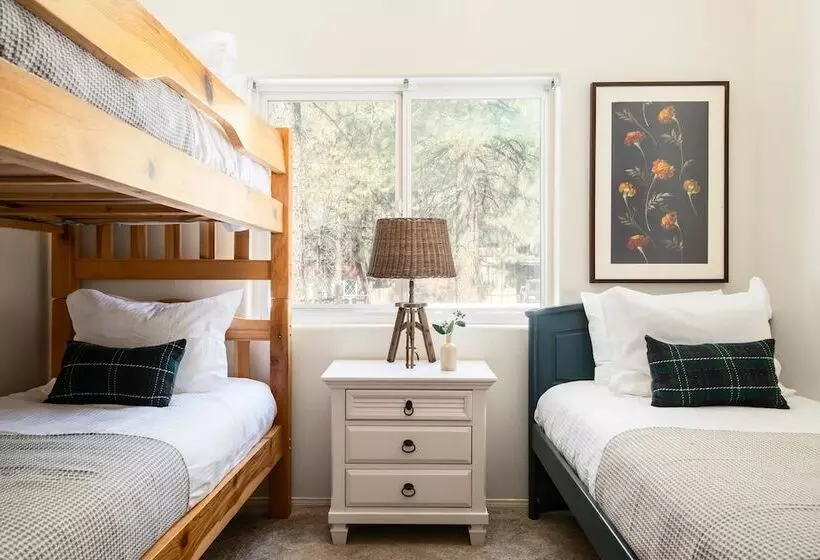 Hartwood By Avantstay Cozy Big Bear Abode W/ Spacious Deck & Stone Fireplace