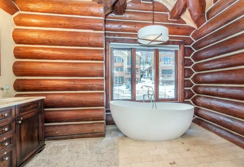 Villas At Tristant 137 By Avantstay Ski In/ Ski Out Home W/ Panoramic Views & Hot Tub