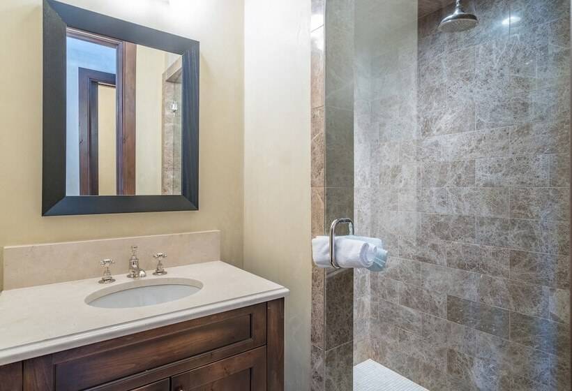 Villas At Tristant 137 By Avantstay Ski In/ Ski Out Home W/ Panoramic Views & Hot Tub