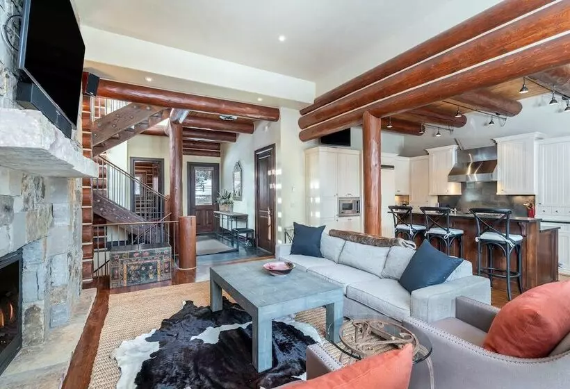 Villas At Tristant 137 By Avantstay Ski In/ Ski Out Home W/ Panoramic Views & Hot Tub