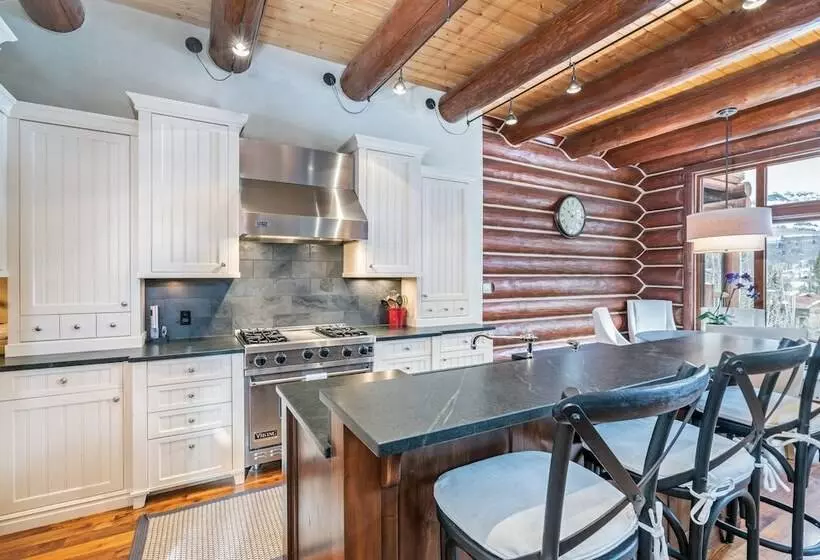 Villas At Tristant 137 By Avantstay Ski In/ Ski Out Home W/ Panoramic Views & Hot Tub