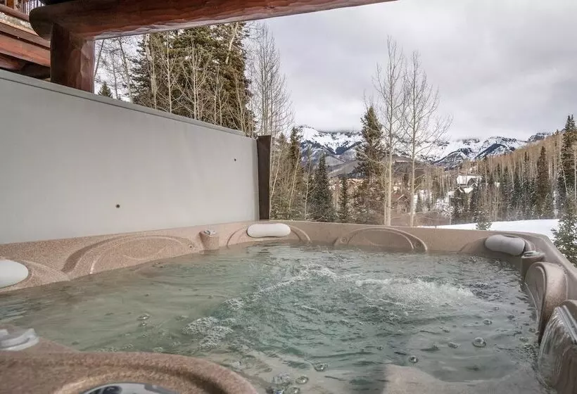 Villas At Tristant 137 By Avantstay Ski In/ Ski Out Home W/ Panoramic Views & Hot Tub