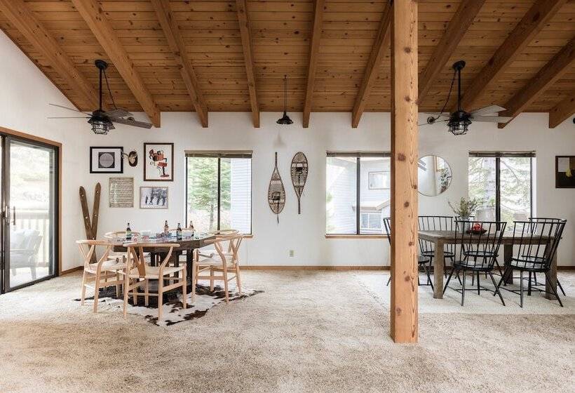 Wolfe By Avantstay 5mins Northstar! W/ Hot Tub, Fireplace, 2 Private Decks!