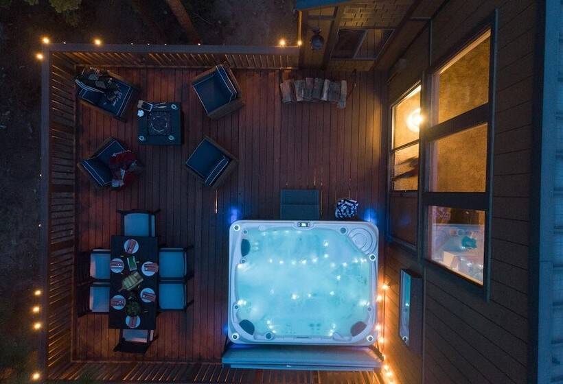 Wolfe By Avantstay 5mins Northstar! W/ Hot Tub, Fireplace, 2 Private Decks!