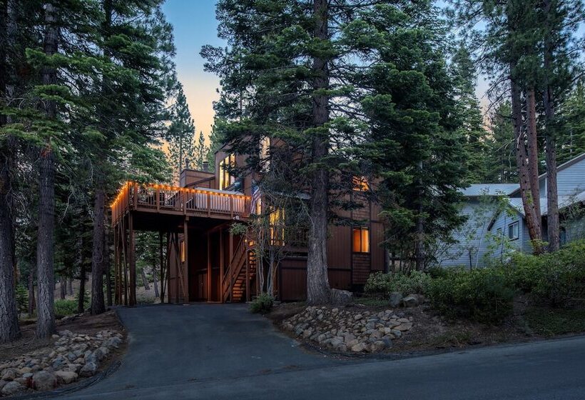 Wolfe By Avantstay 5mins Northstar! W/ Hot Tub, Fireplace, 2 Private Decks!
