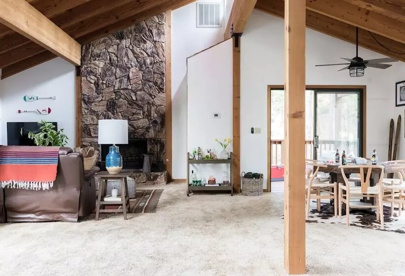 Wolfe By Avantstay 5mins Northstar! W/ Hot Tub, Fireplace, 2 Private Decks!