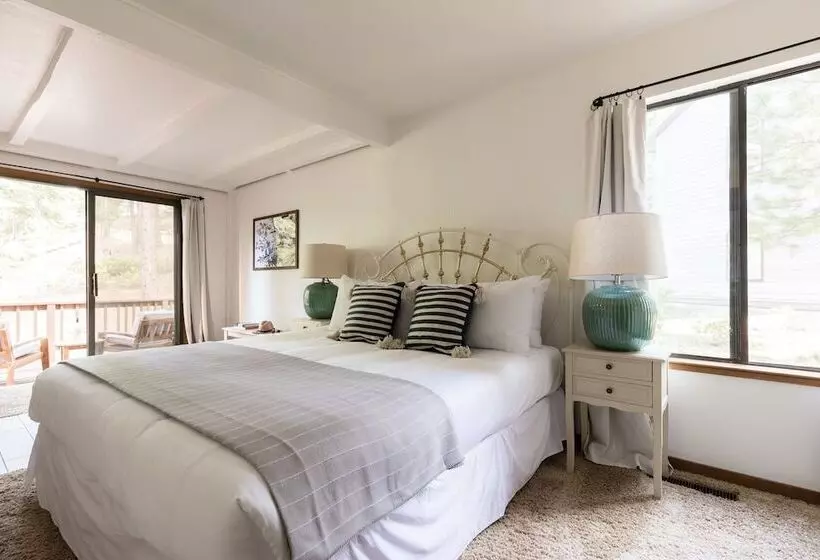 Wolfe By Avantstay 5mins Northstar! W/ Hot Tub, Fireplace, 2 Private Decks!