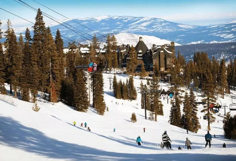 Wolfe By Avantstay 5mins Northstar! W/ Hot Tub, Fireplace, 2 Private Decks!