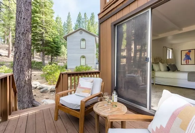 Wolfe By Avantstay 5mins Northstar! W/ Hot Tub, Fireplace, 2 Private Decks!