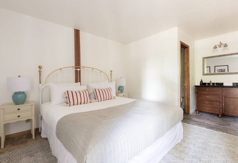 Wolfe By Avantstay 5mins Northstar! W/ Hot Tub, Fireplace, 2 Private Decks!