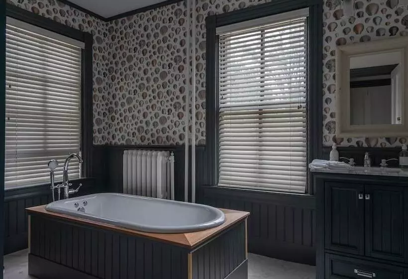 ベッドアンドブレックファースト Chart House Inn