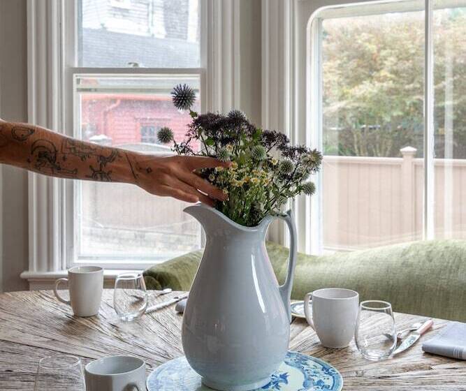 Bed & Breakfast Chart House Inn