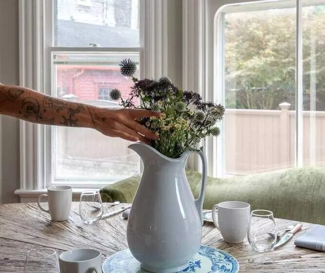 ベッドアンドブレックファースト Chart House Inn