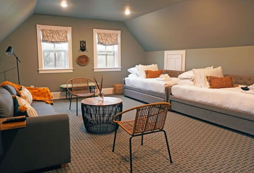 Bed & Breakfast Chart House Inn