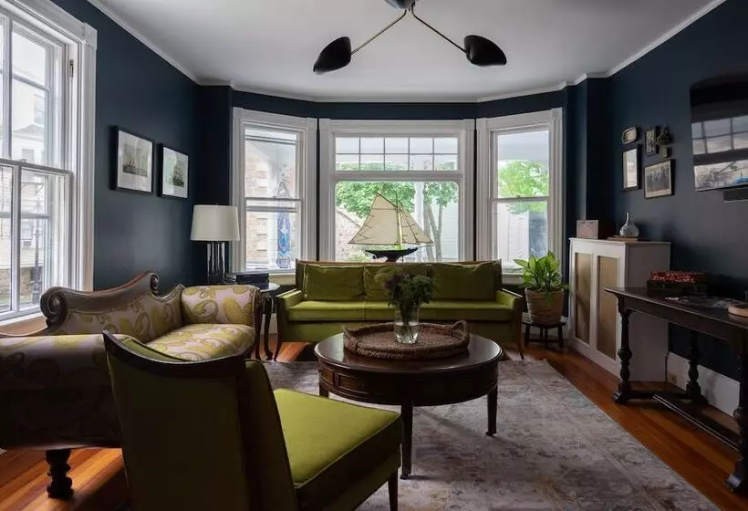 ベッドアンドブレックファースト Chart House Inn