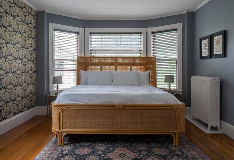 Bed & Breakfast Chart House Inn