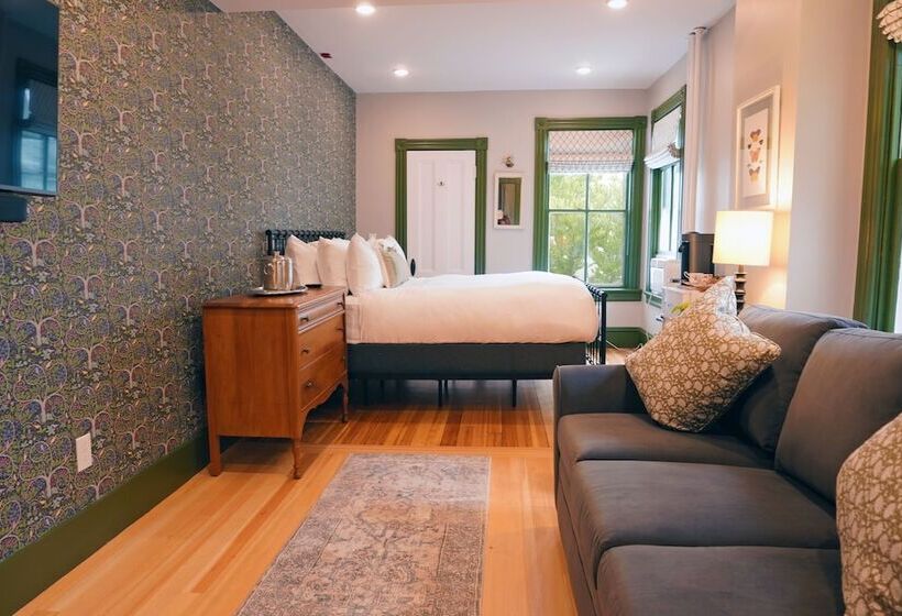 Bed & Breakfast Chart House Inn