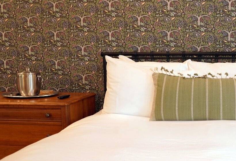 Bed & Breakfast Chart House Inn