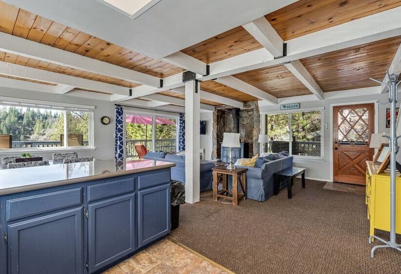 Escape At The Lake   Awesome Location Directly Across The Street From The Lake Lodge Beach By Yosemi