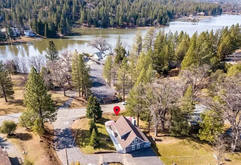 Escape At The Lake   Awesome Location Directly Across The Street From The Lake Lodge Beach By Yosemi