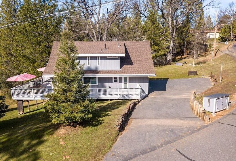 Escape At The Lake   Awesome Location Directly Across The Street From The Lake Lodge Beach By Yosemi