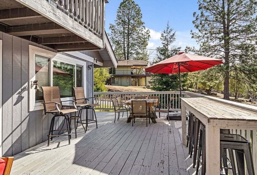 Escape At The Lake   Awesome Location Directly Across The Street From The Lake Lodge Beach By Yosemi