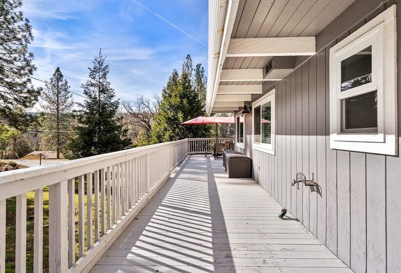 Escape At The Lake   Awesome Location Directly Across The Street From The Lake Lodge Beach By Yosemi