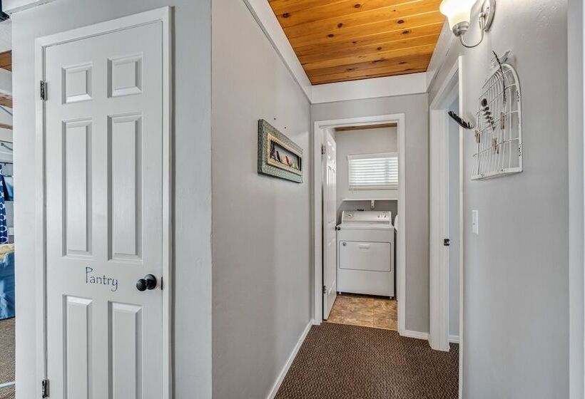 Escape At The Lake   Awesome Location Directly Across The Street From The Lake Lodge Beach By Yosemi