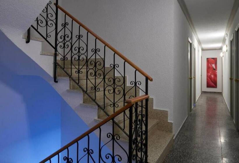 פונדק Flamingo Ibiza