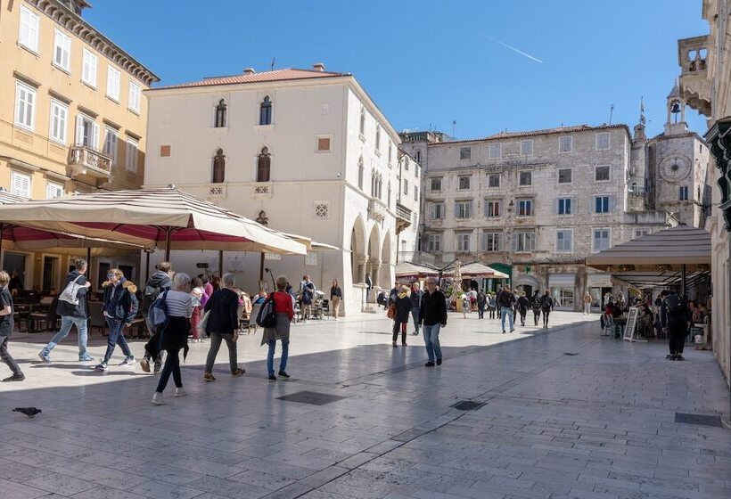 Hostal Luxury Rooms Rustic Chic