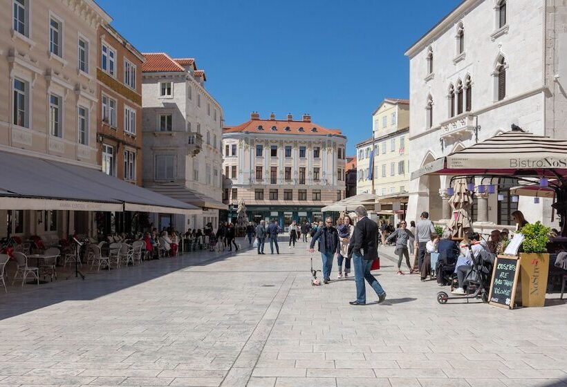 Hostal Luxury Rooms Rustic Chic