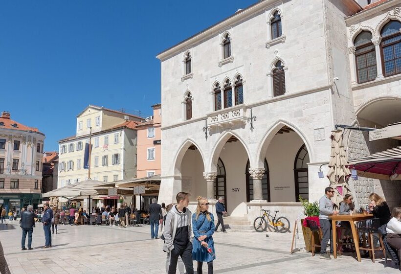 Hostal Luxury Rooms Rustic Chic