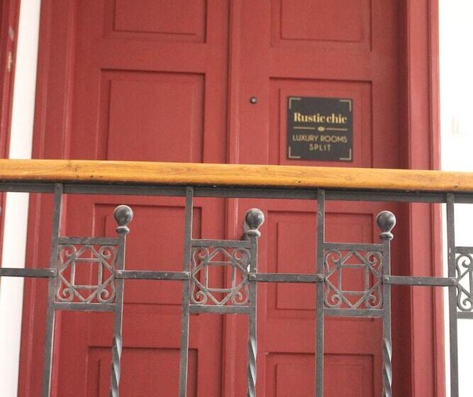 Hostal Luxury Rooms Rustic Chic