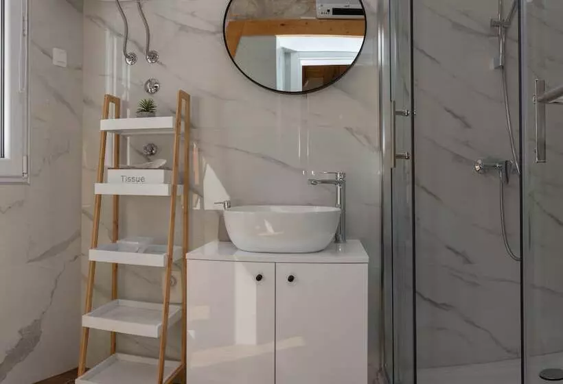 مسافرخانه Luxury Rooms Rustic Chic