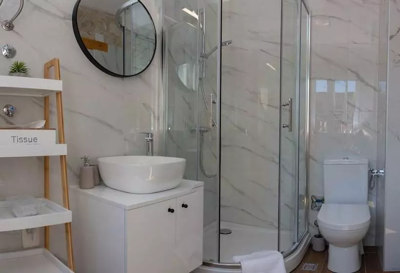 مسافرخانه Luxury Rooms Rustic Chic