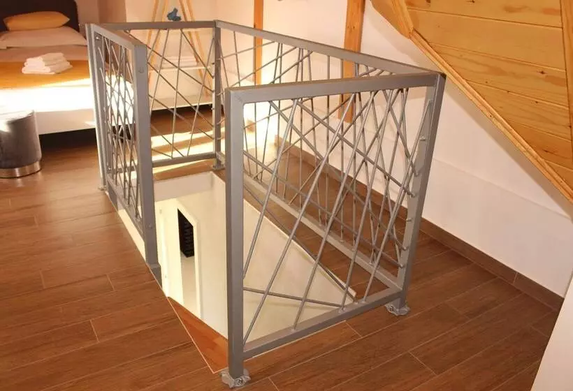 مسافرخانه Luxury Rooms Rustic Chic