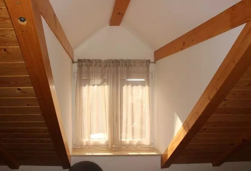 مسافرخانه Luxury Rooms Rustic Chic