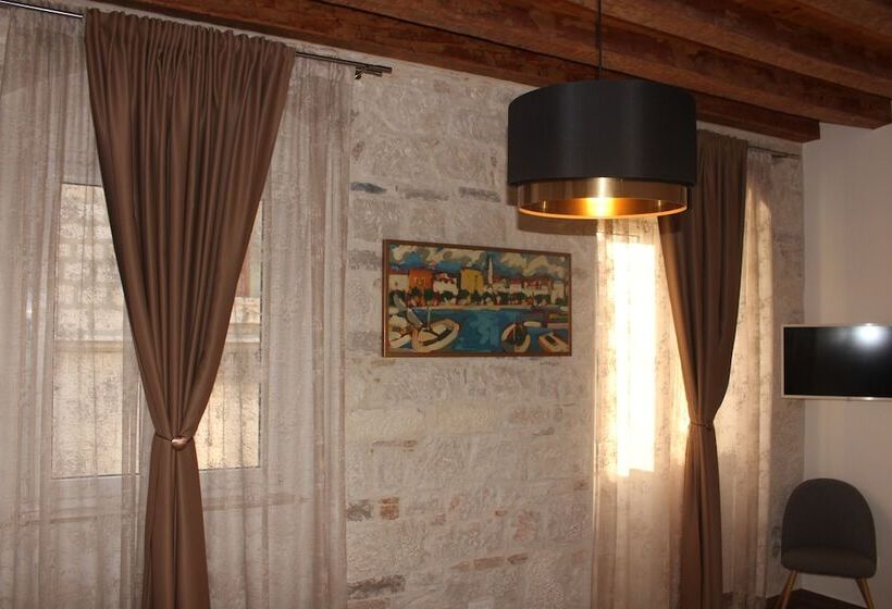 Hostal Luxury Rooms Rustic Chic