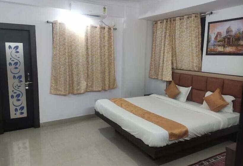 בית מלון כפרי Stayvilla Royal