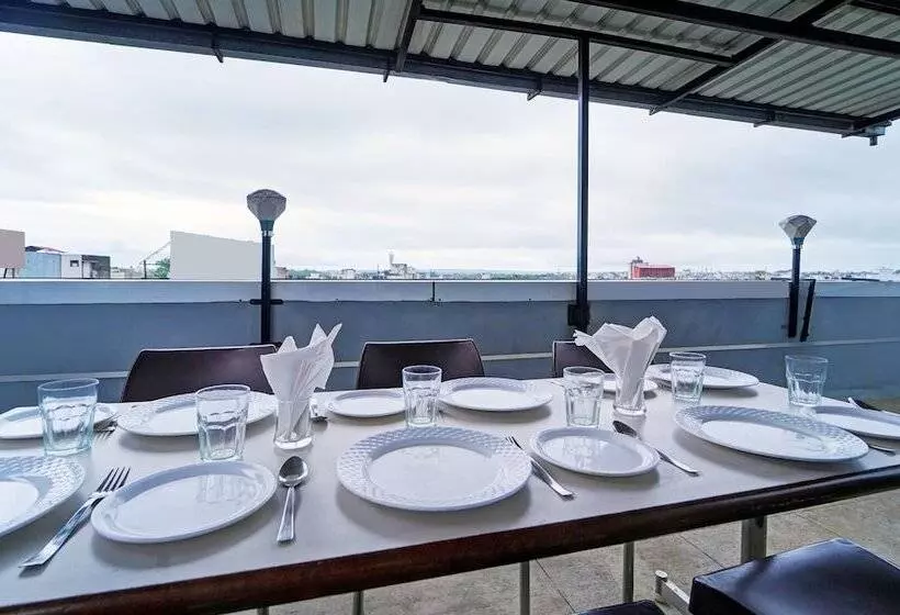 Hotelli Treebo Surya Comforts, 200 Mtrs From Kolhapur Railway Station