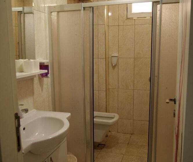 Li̇mon Otel Kiyiköy